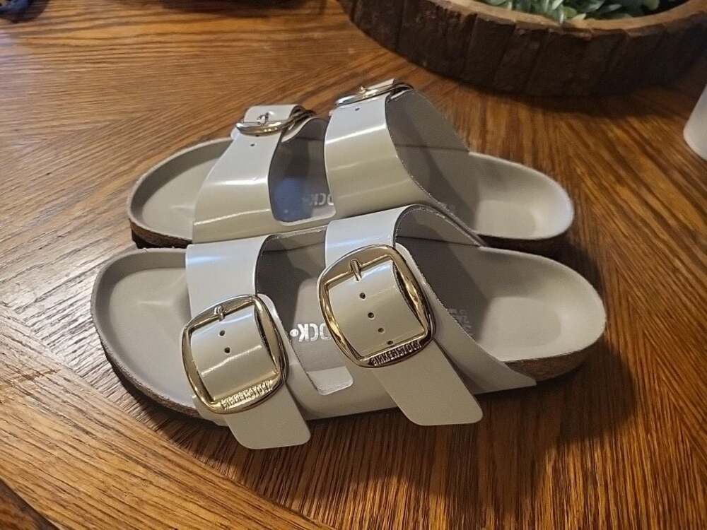 Birkenstock Arizona Big Buckle High Shine Slide Sandals in Ecru